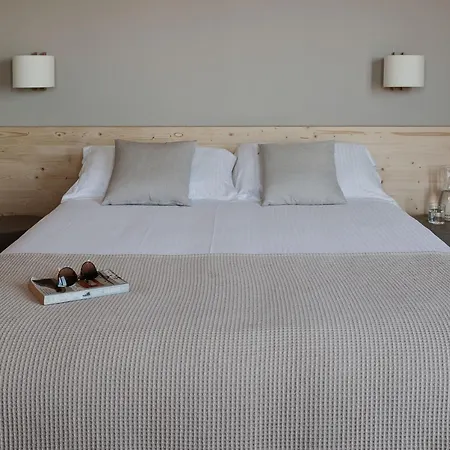 Llane Petit Hotel