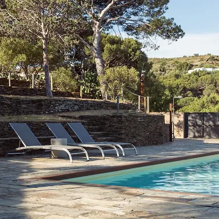 Llane Petit Hotel