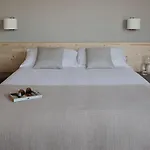 Llane Petit Hotel
