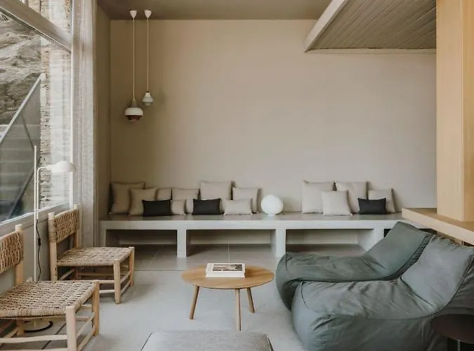 リャネ プティ ホテル カダケス