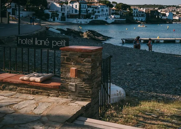 ホテル リャネ プティ カダケス