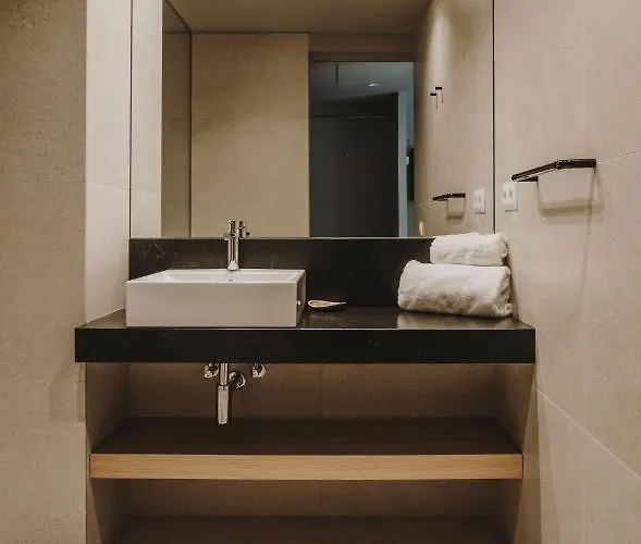 ホテル リャネ プティ カダケス